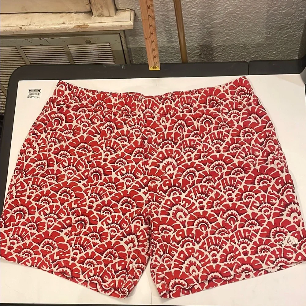 The north face size xxl Red and White Patterned Shorts in like new condition - Picture 1 of 6